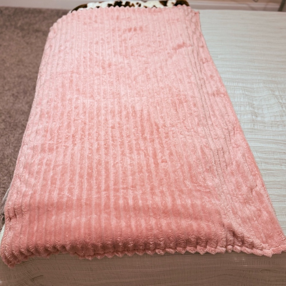 Pink Ribbed Plush Baby Blanket - Picture 3 of 8
